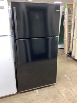 Whirlpool 30 in 18 cu.ft. Top Freezer Refrigerator