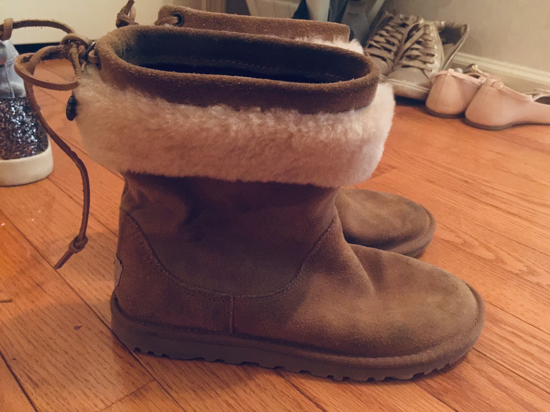 Ugg girl boots size 3