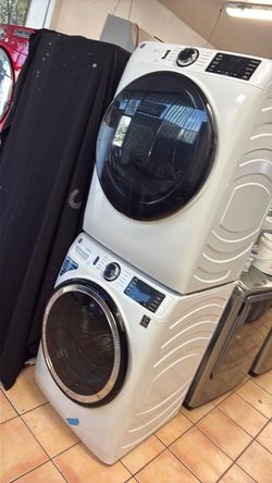 WASHER AND ELECTRIC DRYER 220V
