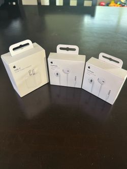 USB-C Power adapter, EarPods plogs