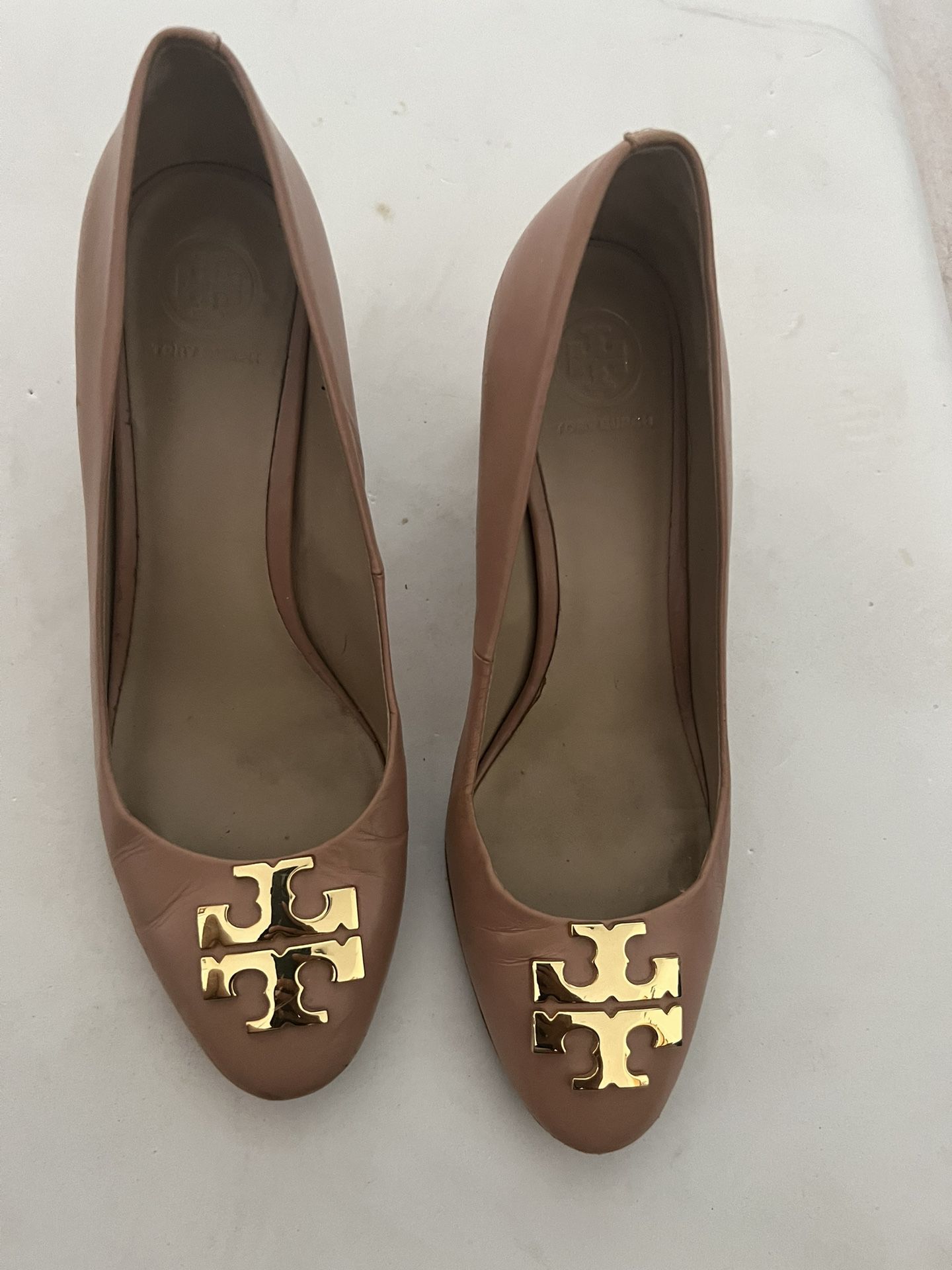 Tory Burch Blush Oak Raleigh Pump runway gold logo dress shoes rare heels 