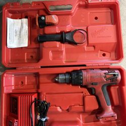 14.4 V 1/2” Square Drive Impact Wrench Kit