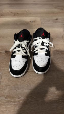 Selling Jordan 1 lows