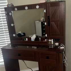 Makeup vanity