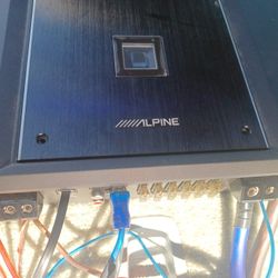 Alpine R2-A150M R-Series Mono Subwoofer Amplifier