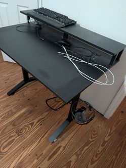 Comes with mouse and keyboards