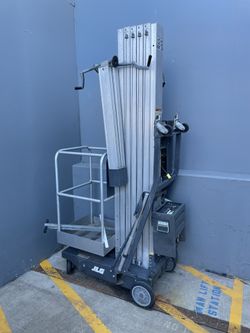 JLG Man Lift 