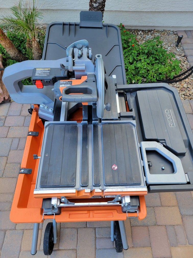 RIDGID 15 Amp 10 in. Wet Tile Saw with Portable Stand