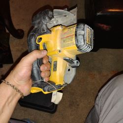DeWalt Saw