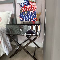 LIKE NEW Nightstand Nyasha Mirrored Glass Top End Table with Storage By Willa Arlo Interiors 