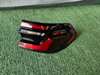 2023 2025 BMW x7 right side tailight   Oem