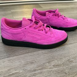 REEBOK Club C FUSCIA SNEAKERS - 9.5