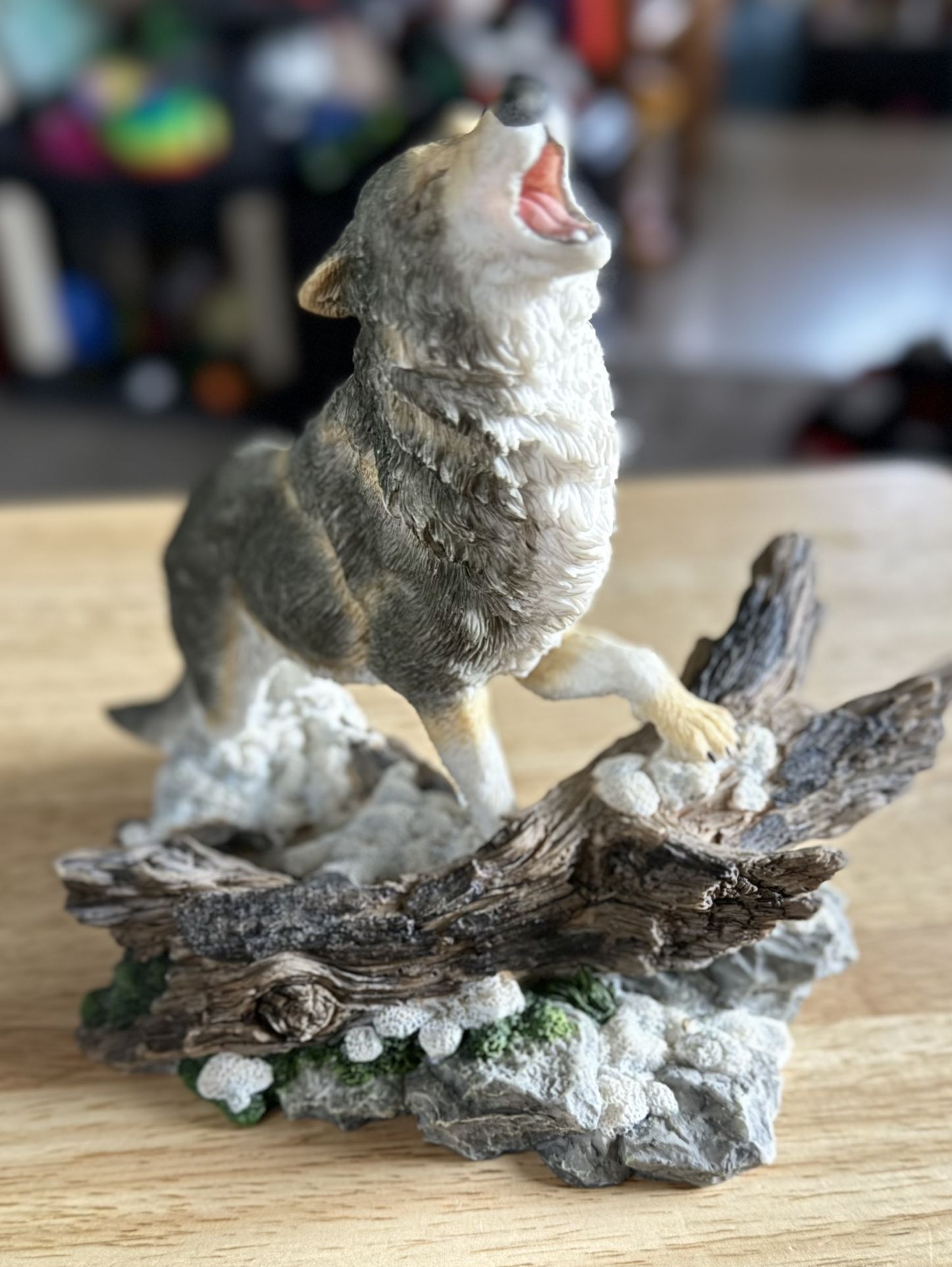 Wolf Plate And Statue