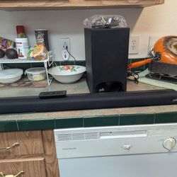 Polk Signa S2 soundbar, subwoofer with remotes