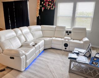 WHITE RECLINER SECTIONAL w/ Speakers & LED’s