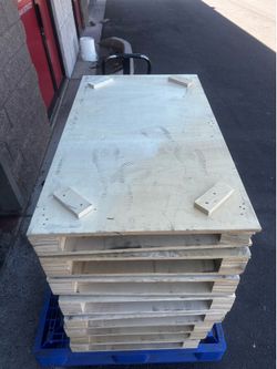 Plywood pallets