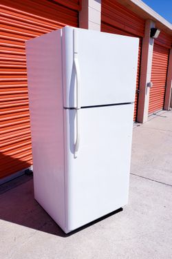 Free Delivery Top Freezer Refrigerator Super Clean Works Perfectly Kenmore 18 CuFt, Plugged in & Cold When You Look