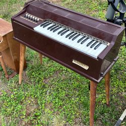 Magnus Electric chord organ 