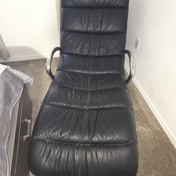 Leather lounge chaise