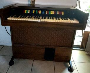 Electric organ piano 🎹 used   As is.  Or best offer