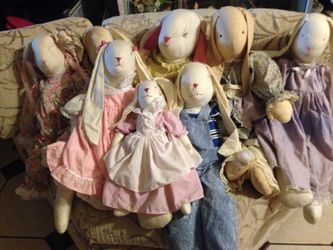 8 bonny dolls