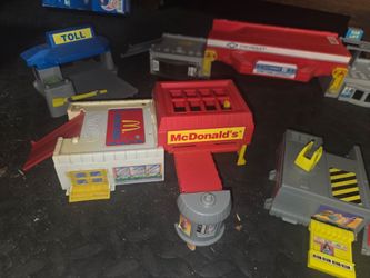 1996 Vintage Hot Wheel  Buildings, Tracks, and Accessories