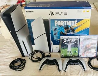 Ps5 slim disc, WWE  2k25, Fc 25,  2 Controllers,