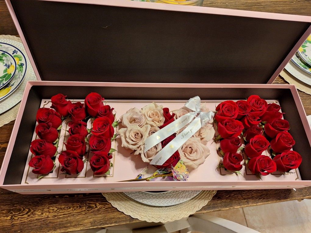 Mom Flower Arrangement Birthday Gift Box - Main Image