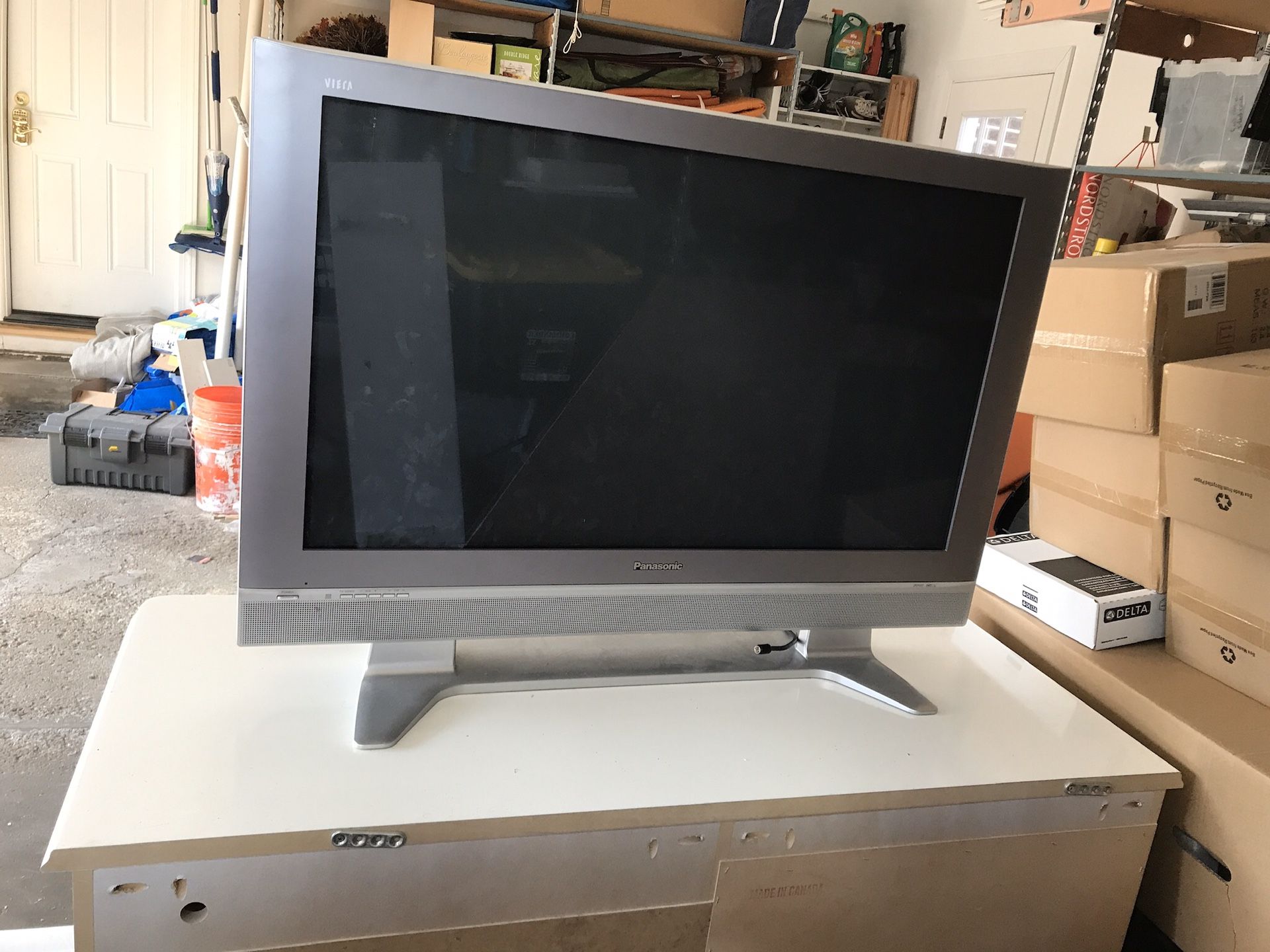 Panasonic 42” Plasma TV TH-42PX6U works great