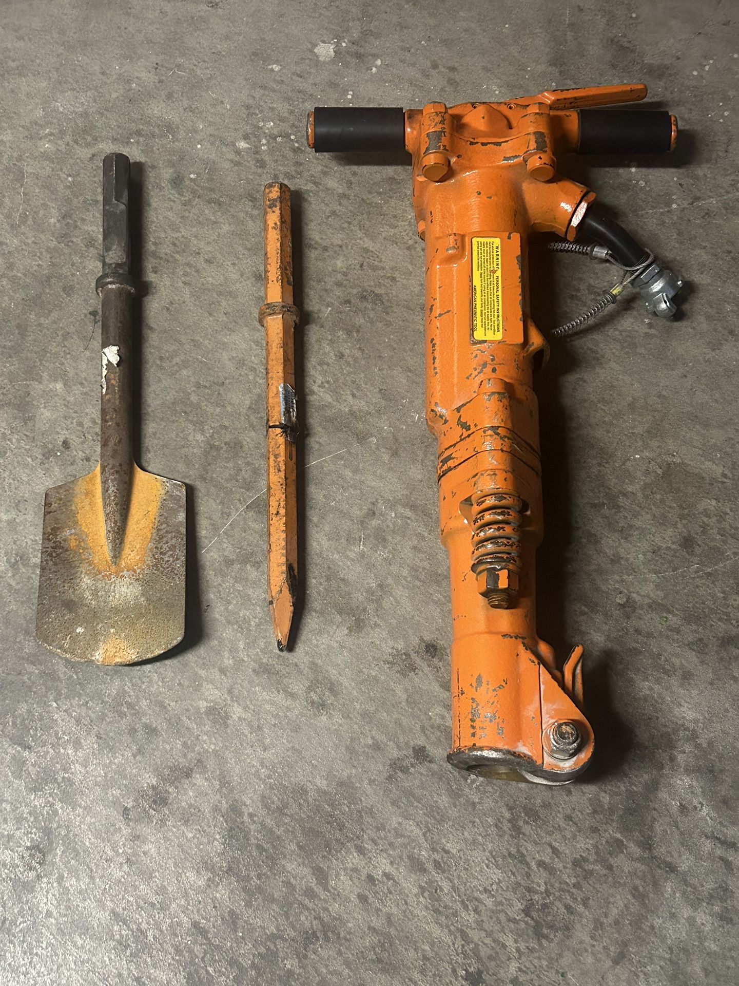 90lb A P T Jack Hammer With 2 Assortments In Excellent Condition 