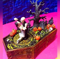 Halloween Dancing Couple Skeleton Figurine Pumpkins Spooky Music Green Lights Decoration Trick Treat