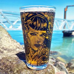 Modelo Pint Glass (18 available)