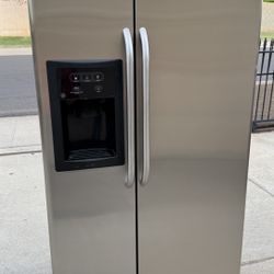 REFRIGERATOR GE 33 WIDE 