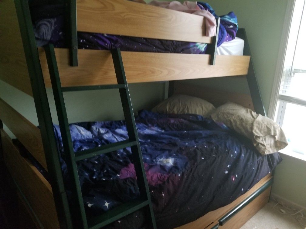 Twin/full Bunk Bed FREE, Mattress