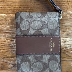 New Coach Wristlet 