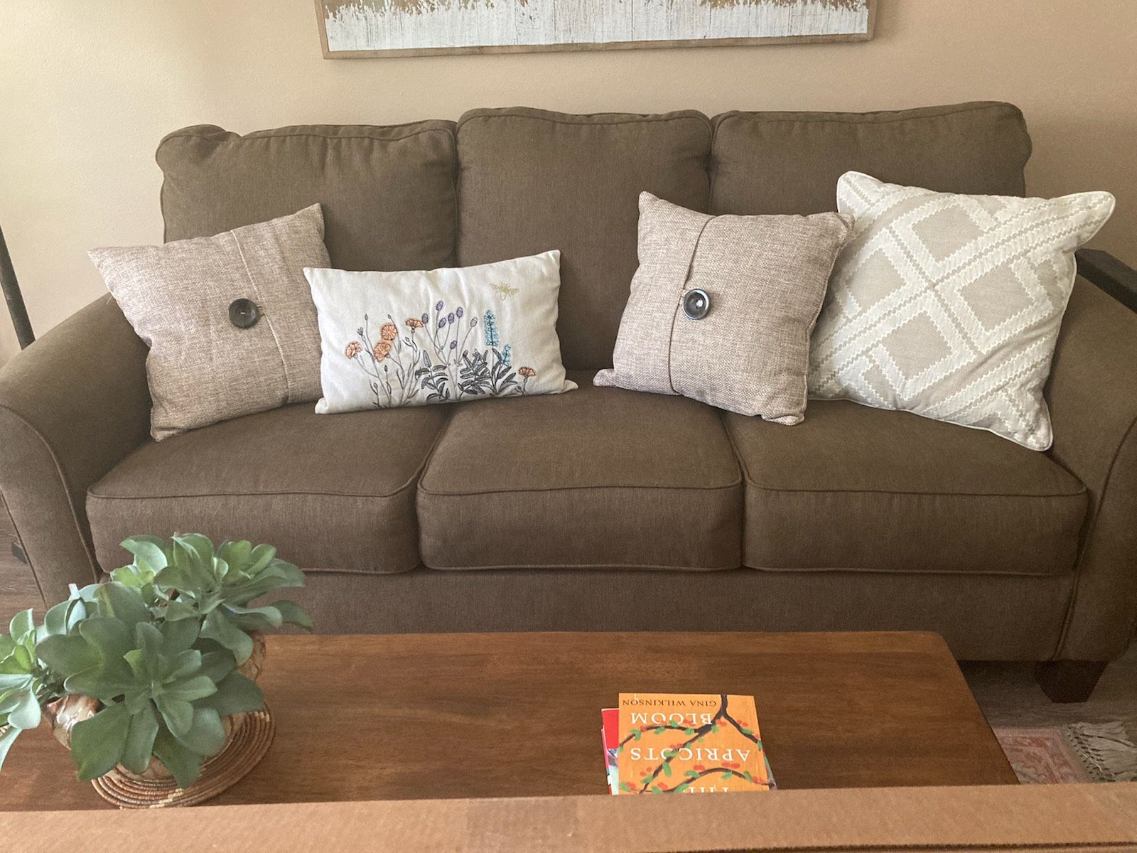 Queen Sleeper Couch / Pullout Couch for Sale in Chino Hills, CA OfferUp