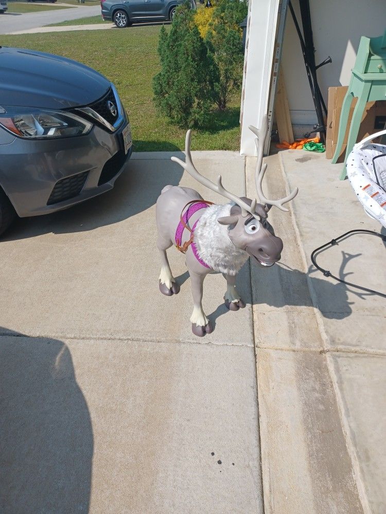 Kids Sit-on "Sven" Electronic FROZEN REINDEER