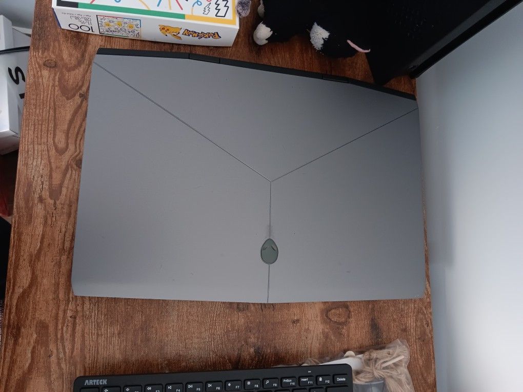 Alienwear Labtop With Wireless Keyboard