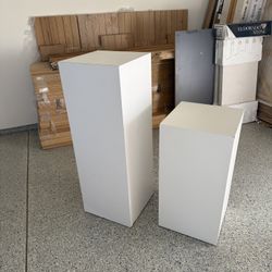 White Pedestal Visual Display Set 