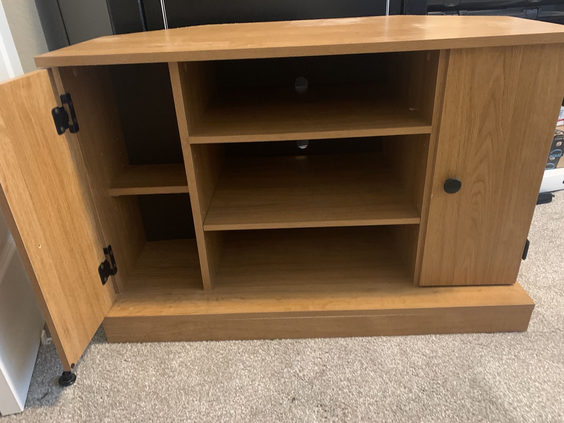 Corner tv stand