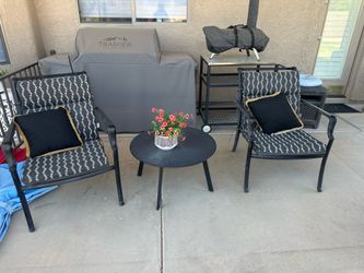 4 black metal chairs & 1 round table