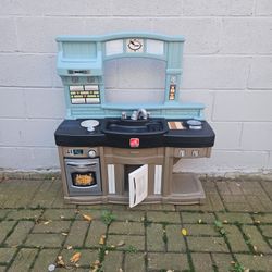 Pretend Kitchen 