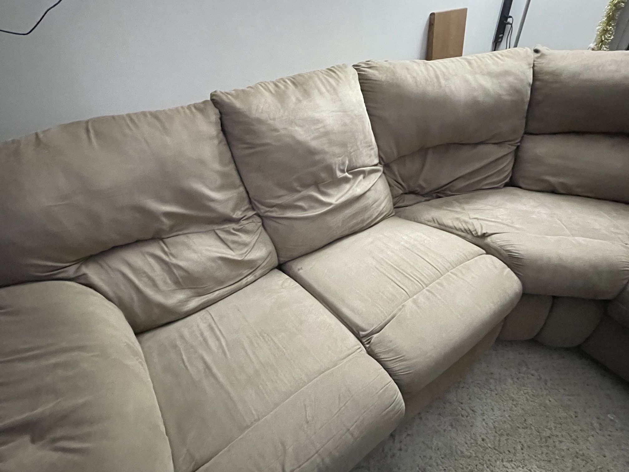 5 Seater Sectional Recliner Couch (free)