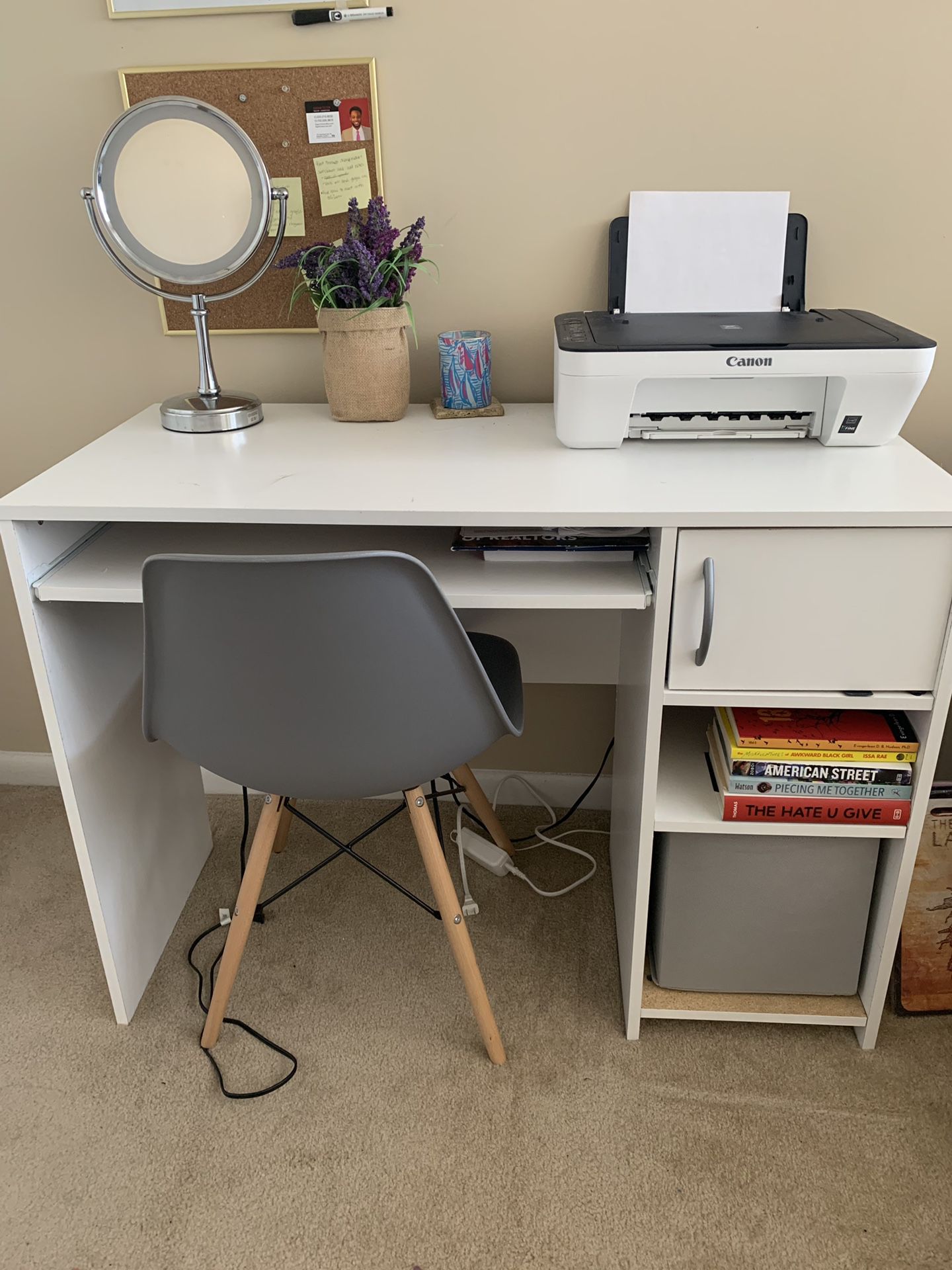 White Desk and chair
