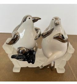 Salt and pepper shaker