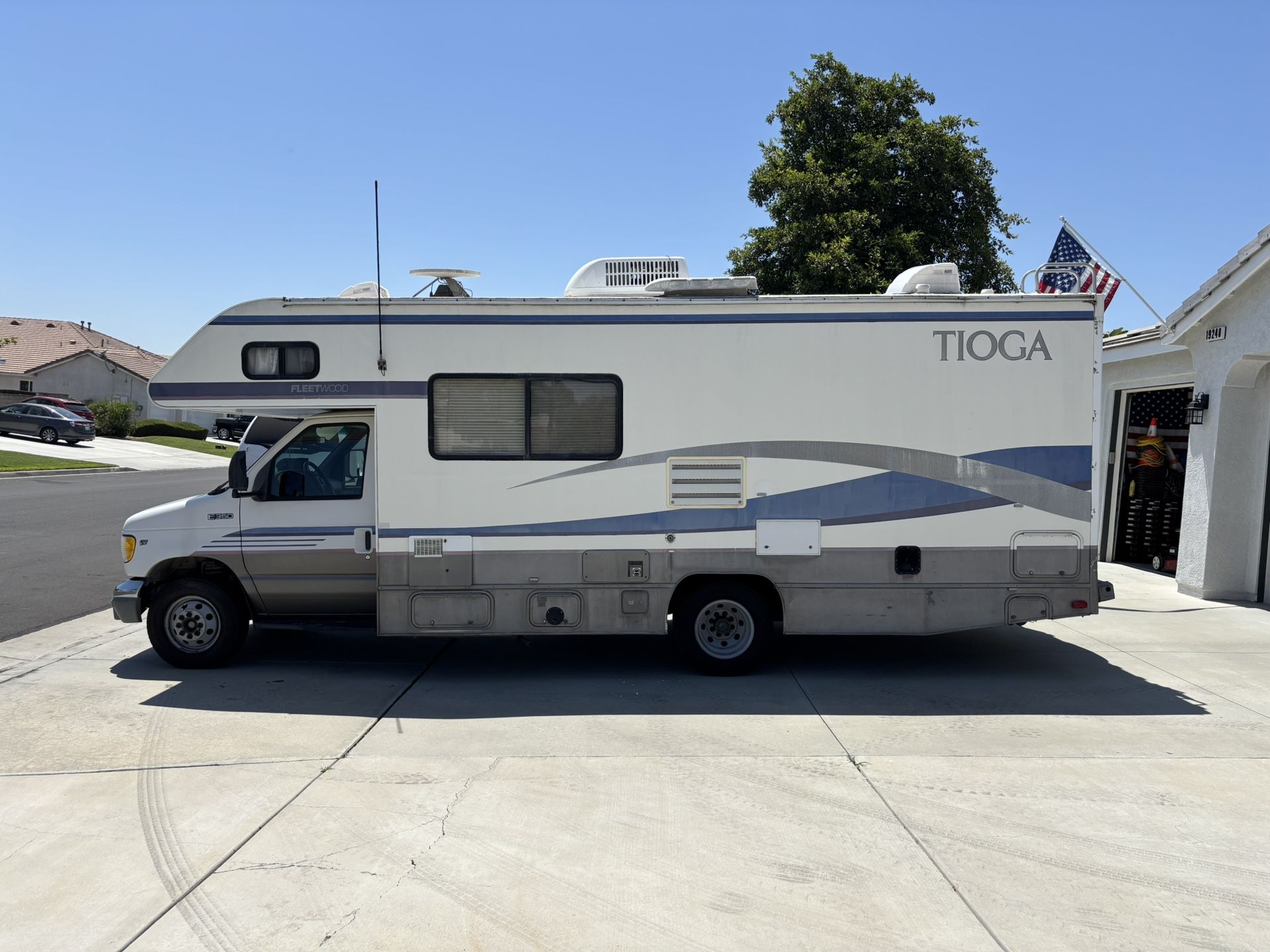 1998 Fleetwood Tioga 24’