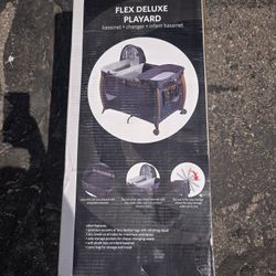 Flex Deluxe Play Yard 