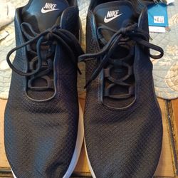 Black And White Nike Air Shoes