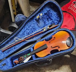 Violin with Bow and Hard Case