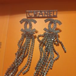 Earings And Brooch 
